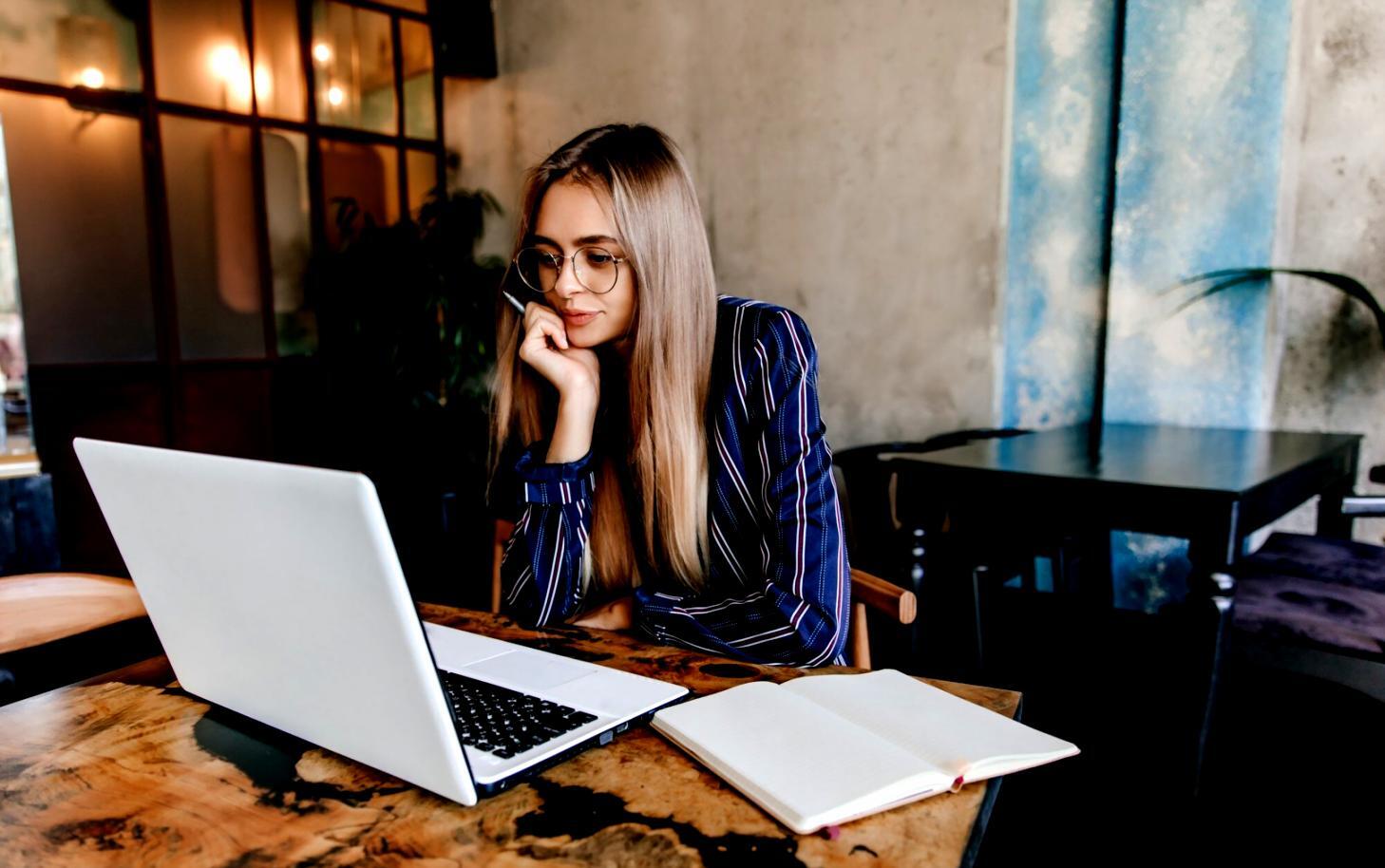 Detaillierte Analyse von Suchmaschinenmetriken und Content-Performance